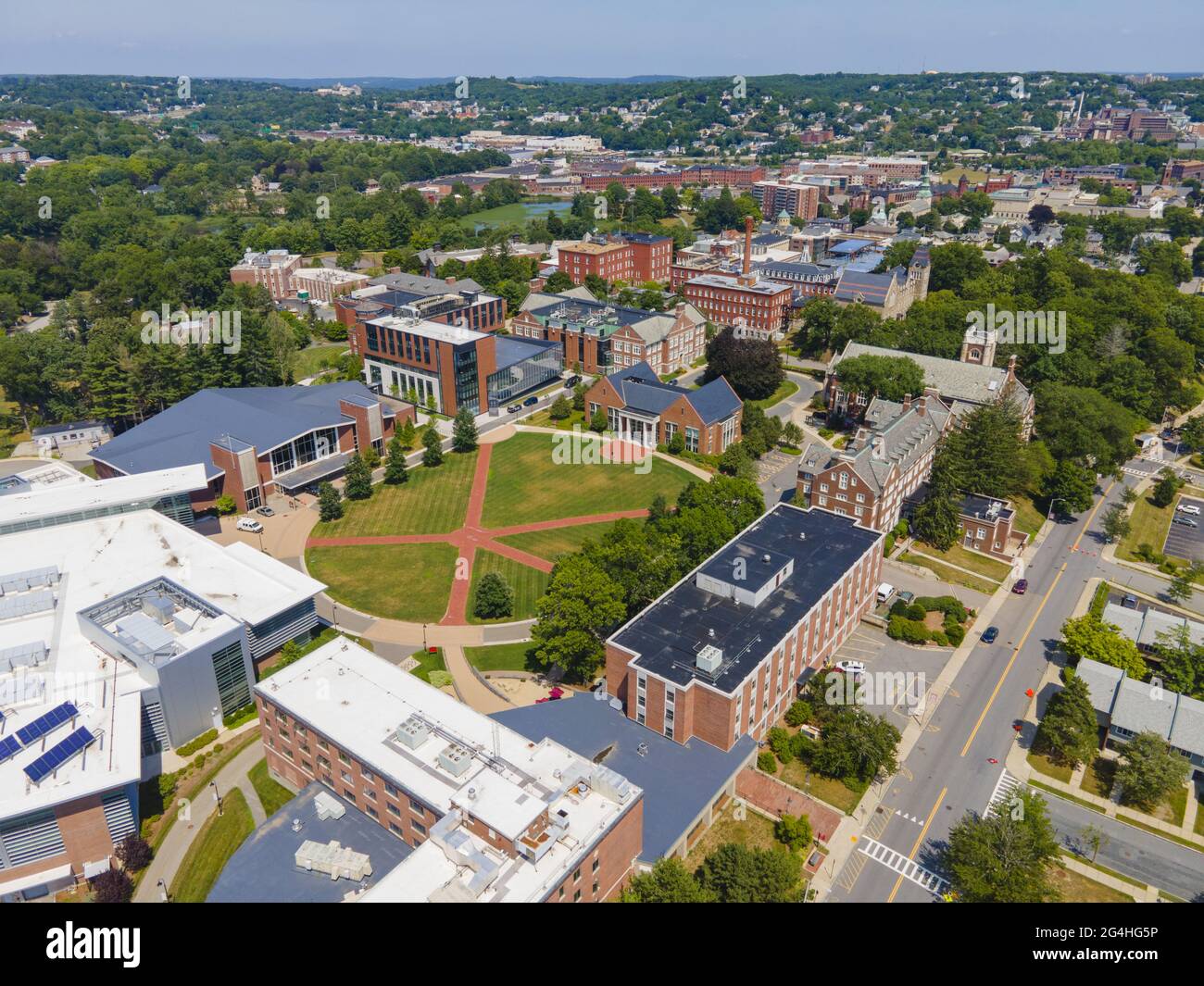 Luftaufnahme des Worcester Polytechnic Institute WPI Hauptcampus um das Quad in der Stadt Worcester, Massachusetts, USA. Stockfoto