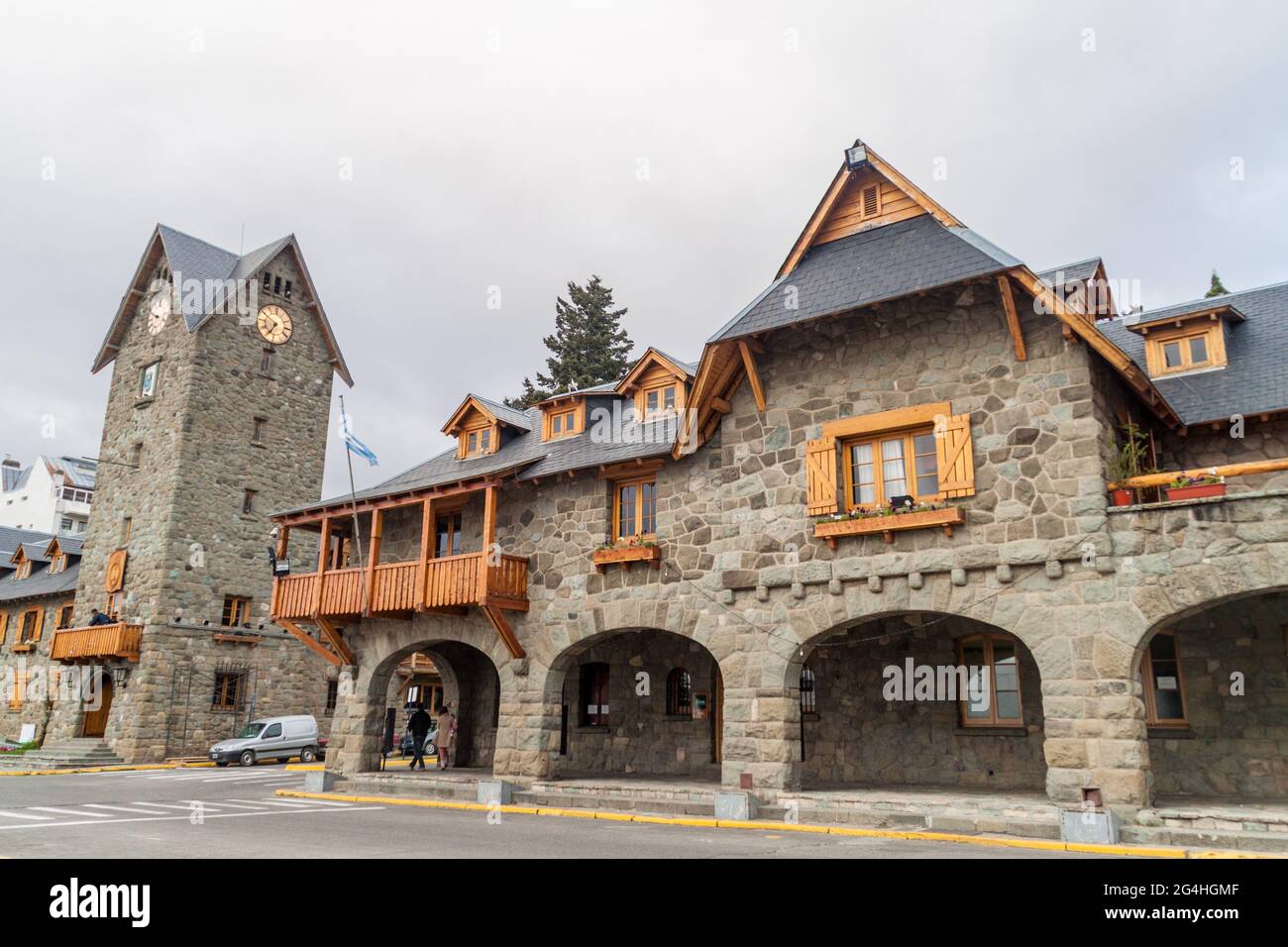 SAN CARLOS DE BARILOCHE, ARGENTINIEN - 16. MÄRZ 2015: Bürgerzentrum auf einem Hauptplatz in Bariloche, Argentinien. Stockfoto