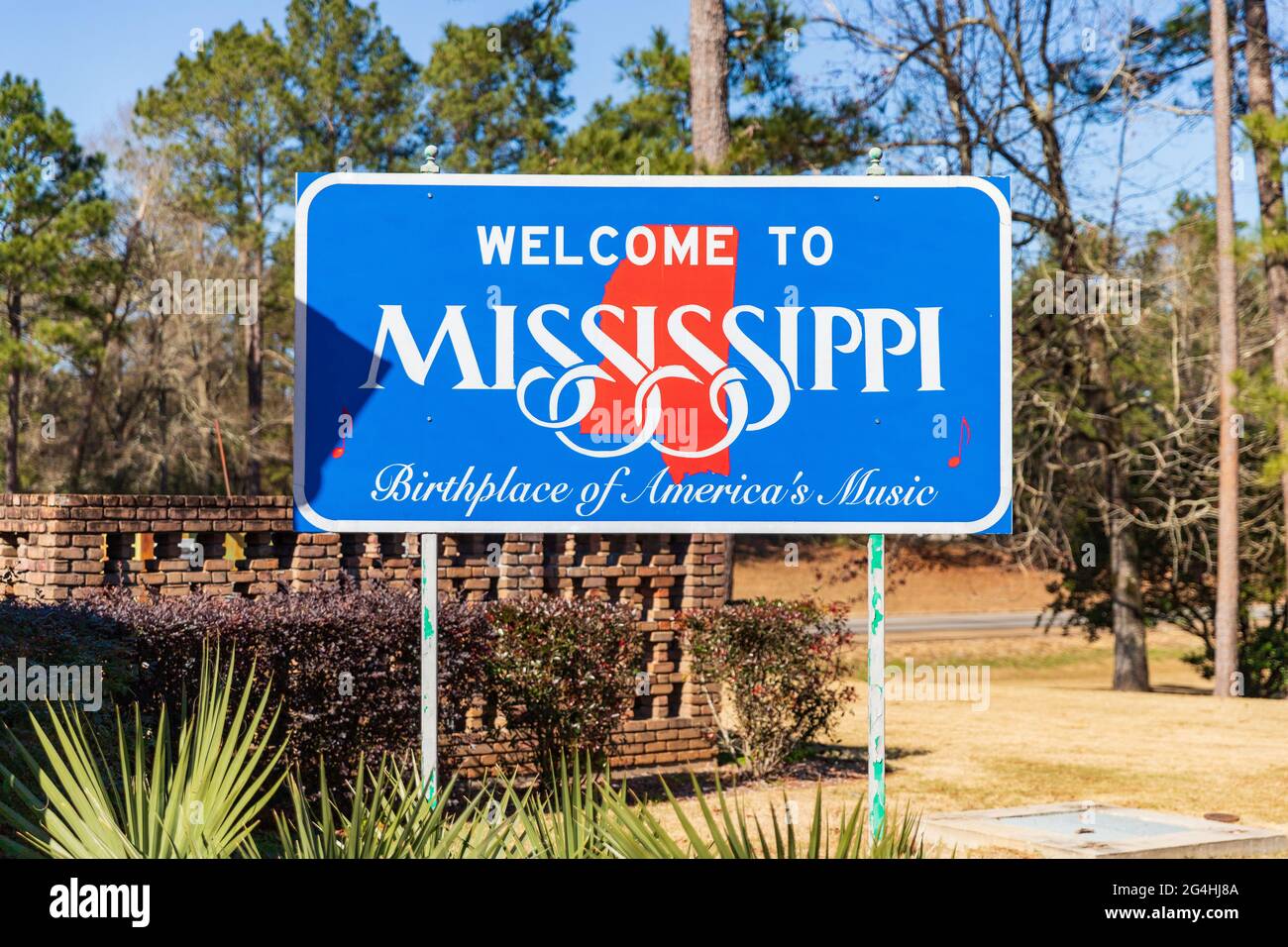 Magnolia, MS - 14. Januar 2021: Willkommen im Mississippi-Schild, Geburtsort von America's Music Stockfoto