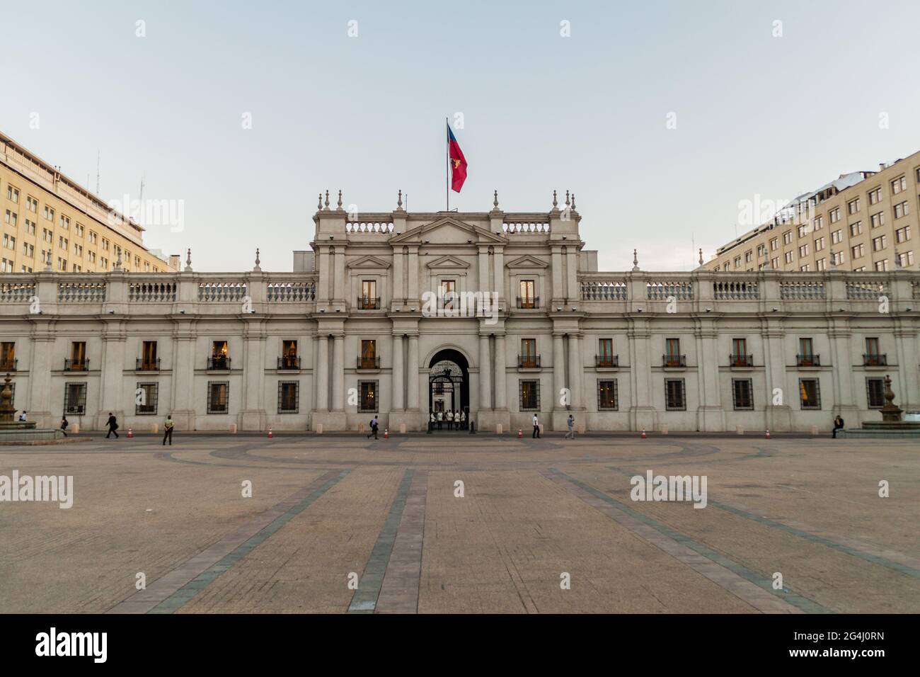 SANTIAGO, CHILE - 27. MÄRZ 2015: La Moneda Palace, Sitz des Präsidenten der Republik Chile, in Santiago, Chile Stockfoto