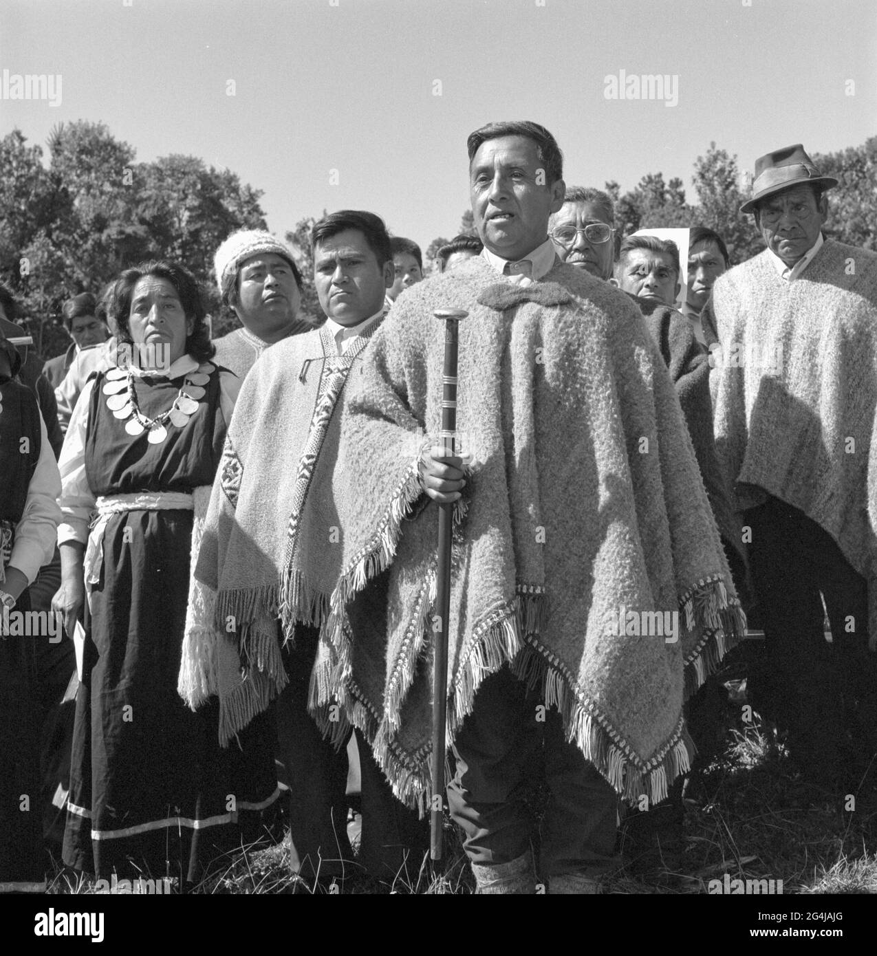 Mapuche-Huilliche-Leute bei einem Treffen. In Chiloe, Chile 1985 Stockfoto