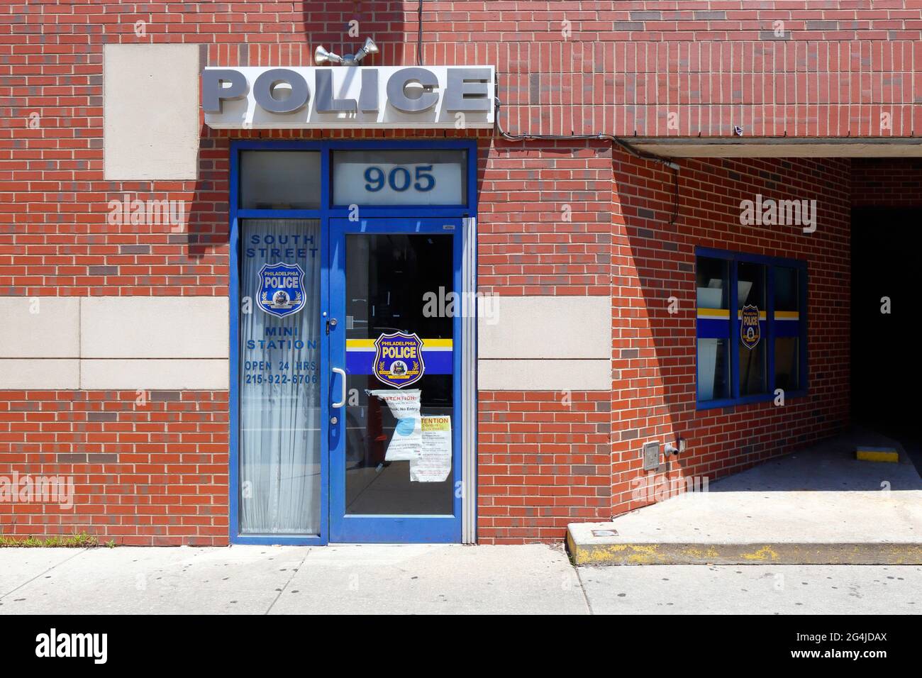 Philadelphia Police - South Street Mini Station, 905 South St, Philadelphia, PA. Außenfassade einer Polizeiunterstation. Stockfoto
