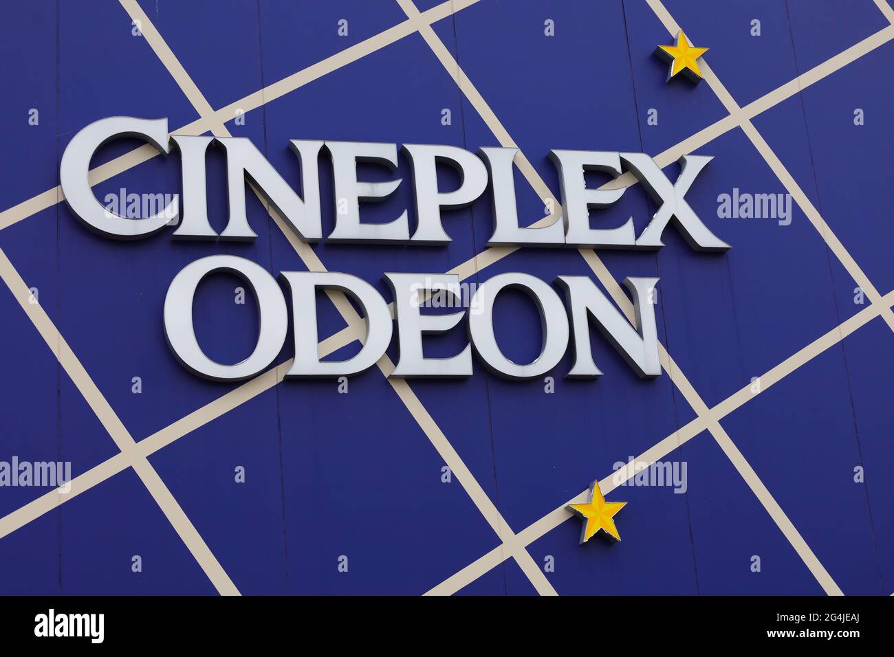 Ottawa, Ontario, Kanada - 11. Juni 2021: Ein Markenzeichen von Cineplex Odeon an der Wand eines Kinos in Barrhaven. Stockfoto