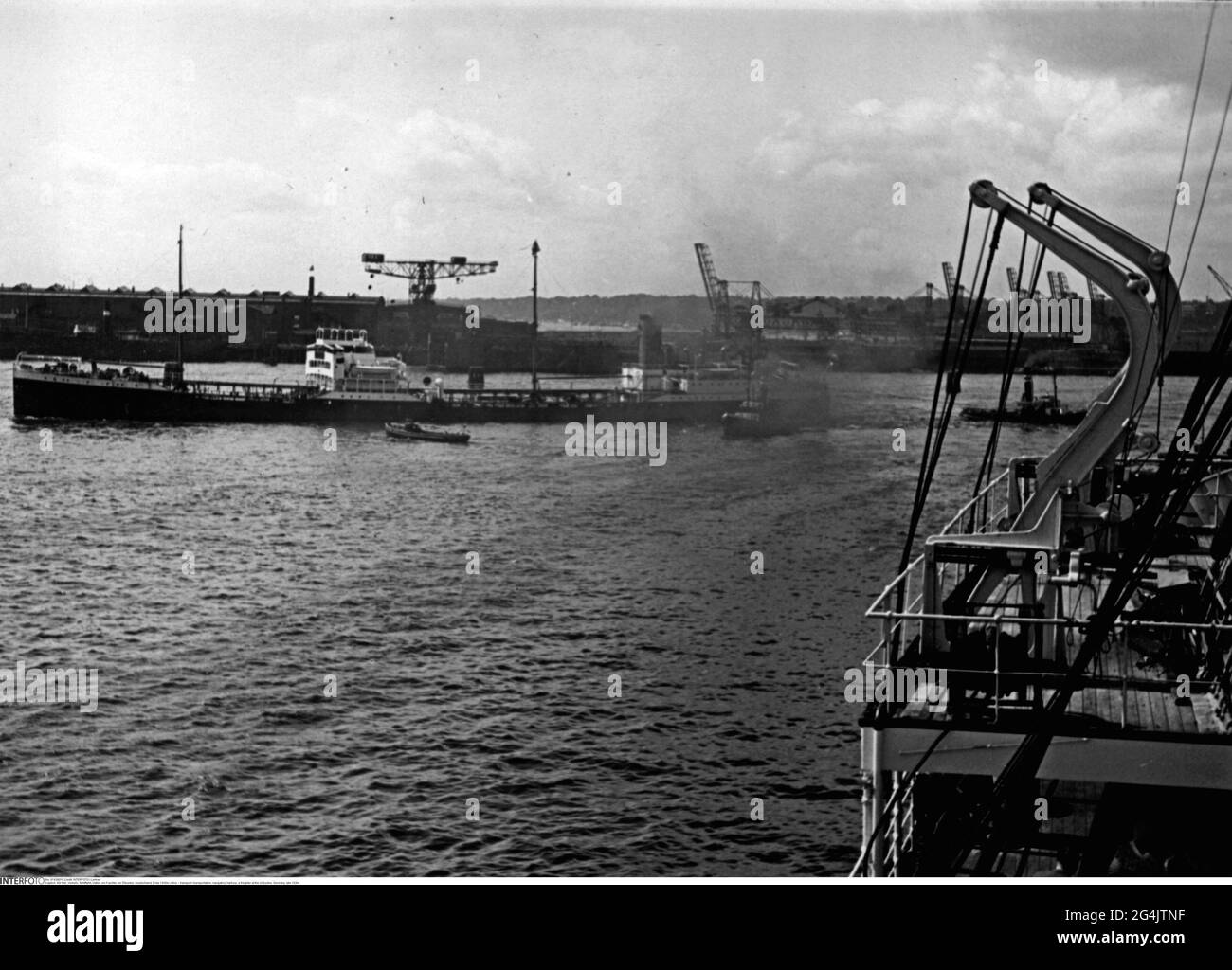 Transport / Transport, Navigation, Hafen, Frachter am Ölbunker, Deutschland, Ende der 1930er Jahre, NUR REDAKTIONELLE VERWENDUNG Stockfoto
