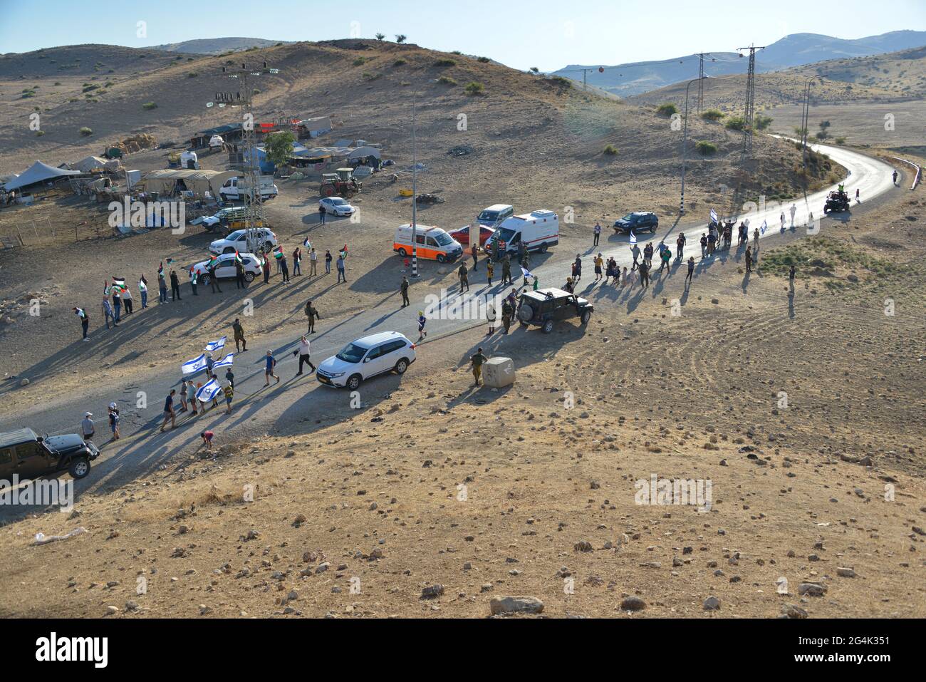 Ein el Hilwe, Westjordanland. Juni 2021. Protest in ein el Hilwe während der gleichzeitigen 14 Märsche religiöser jüdischer Siedler im Westjordanland gegen den „illegalen“ arabischen Bau in Area C, North-East Jordan Valley, Israel / Palestine Credit: Matan Golan/Alamy Live News Stockfoto