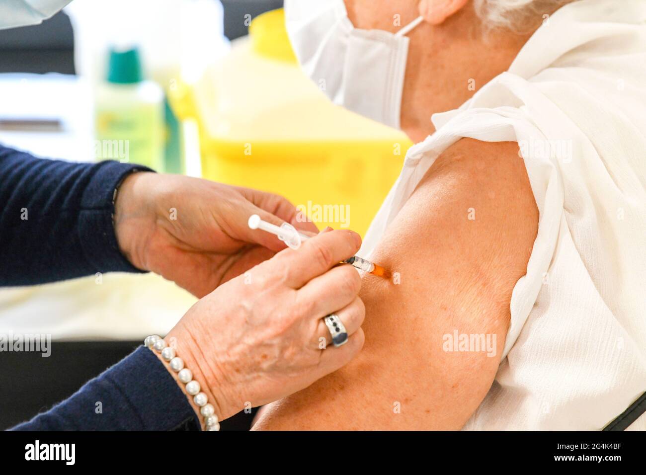 Rouen (Nordfrankreich) am 7. Februar 2021: Impfkampagne gegen COVID 19 für Bewohner von Pflegeheimen in „Les Faienciers“, erste Phase des Priorit Stockfoto