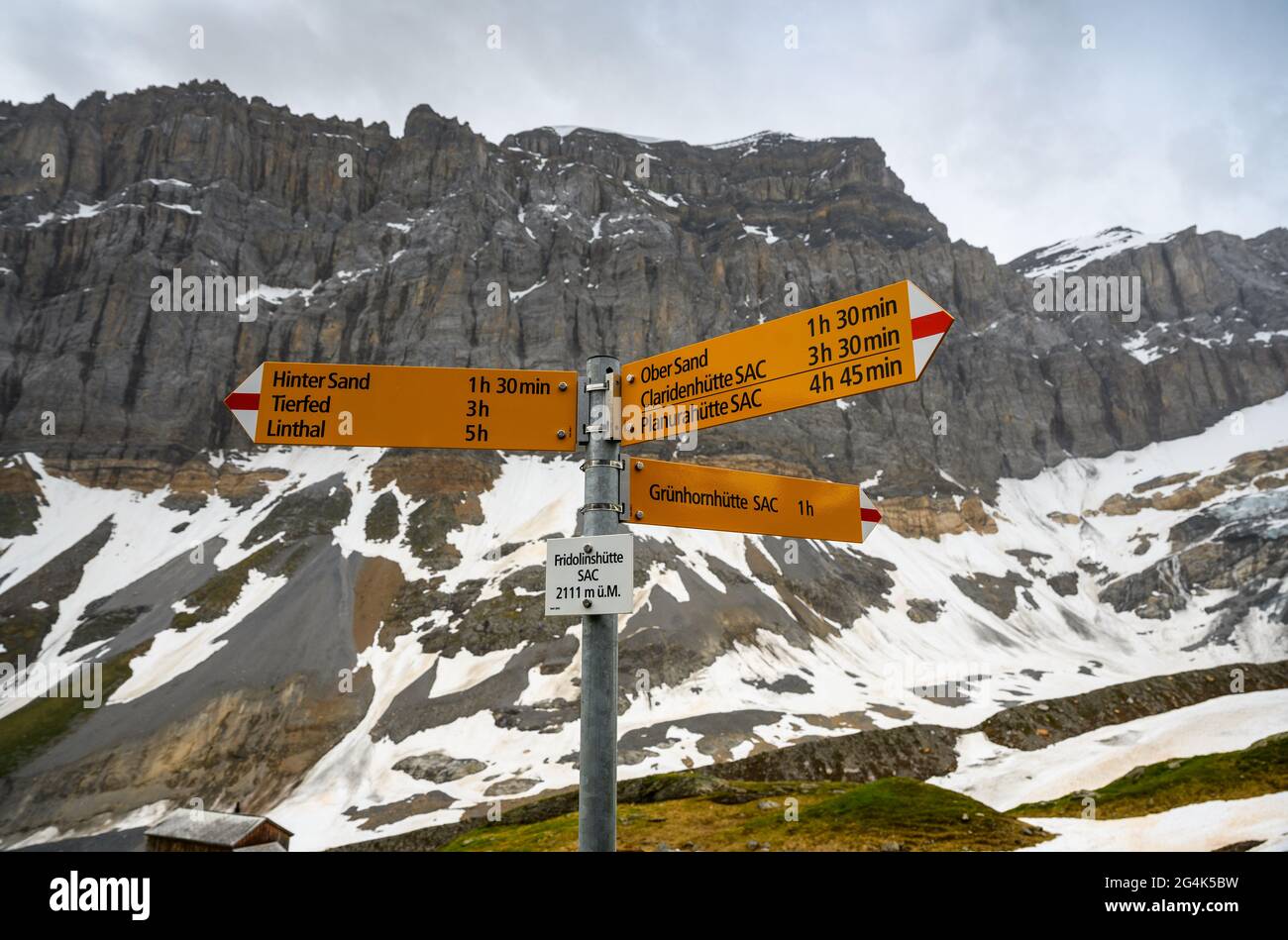 schild an der Fridolinshütte SAC in den Glarner Alpen Stockfoto