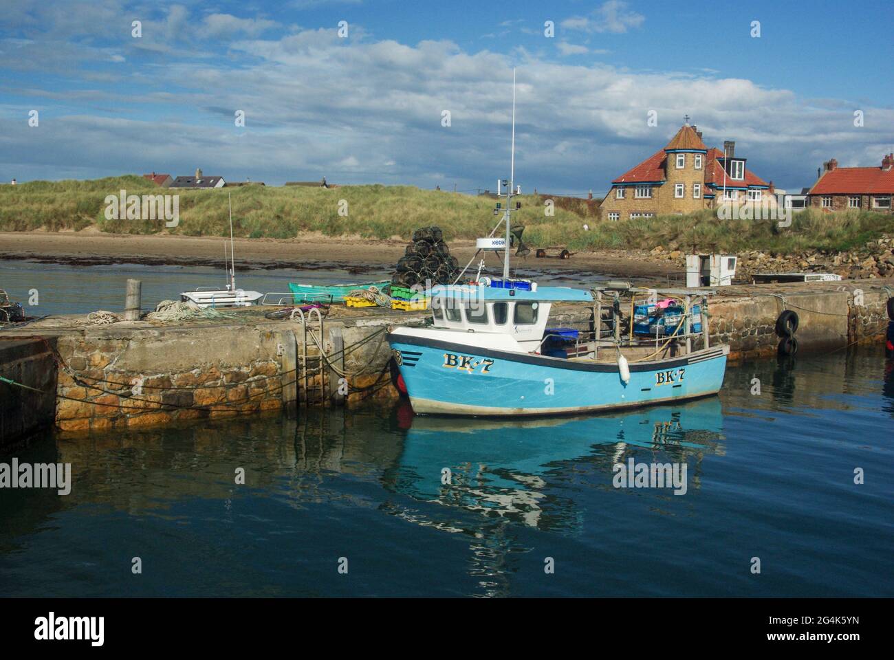 Angelboote in Beadnell Harbor, Northumberland UK, Stockfoto