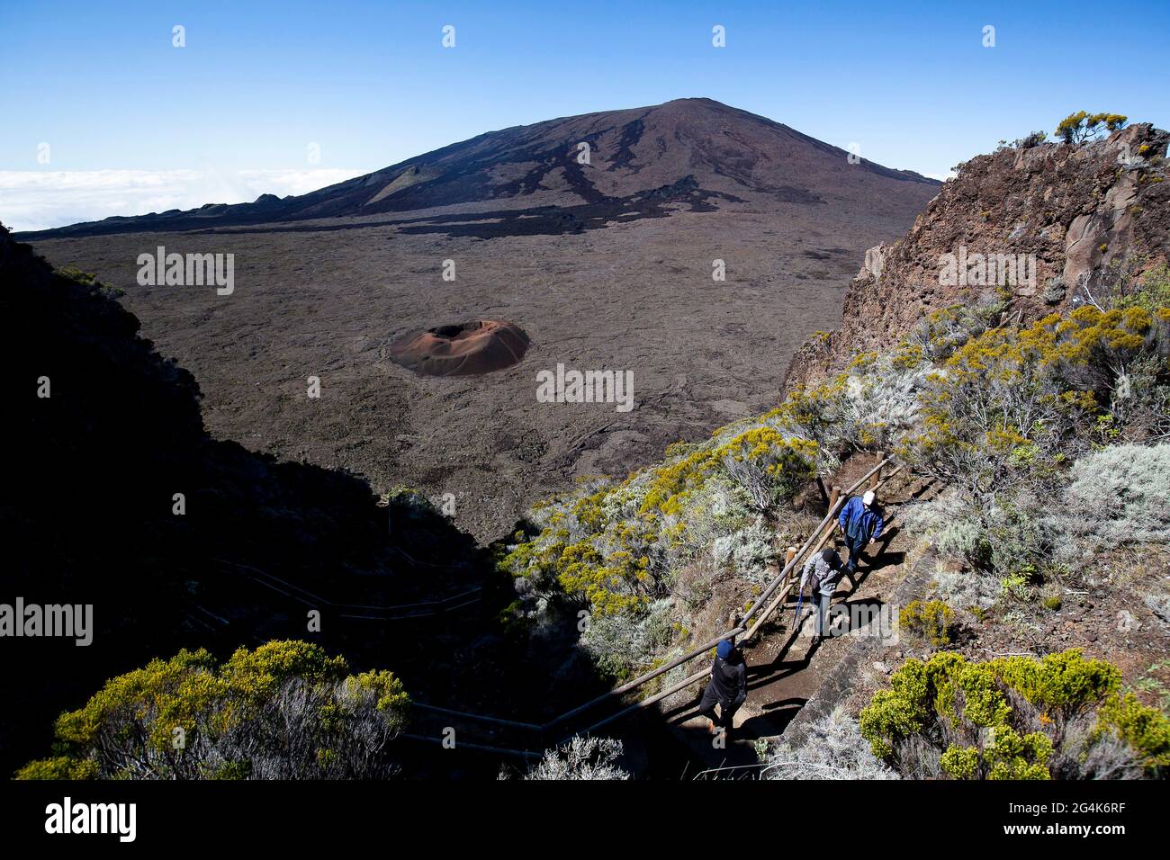 Reunion, Vulkan „Piton de la Fournaise“: Der kleine Vulkankrater Formica Leo vom Pass „Pas de Bellecombe“ aus gesehen Stockfoto