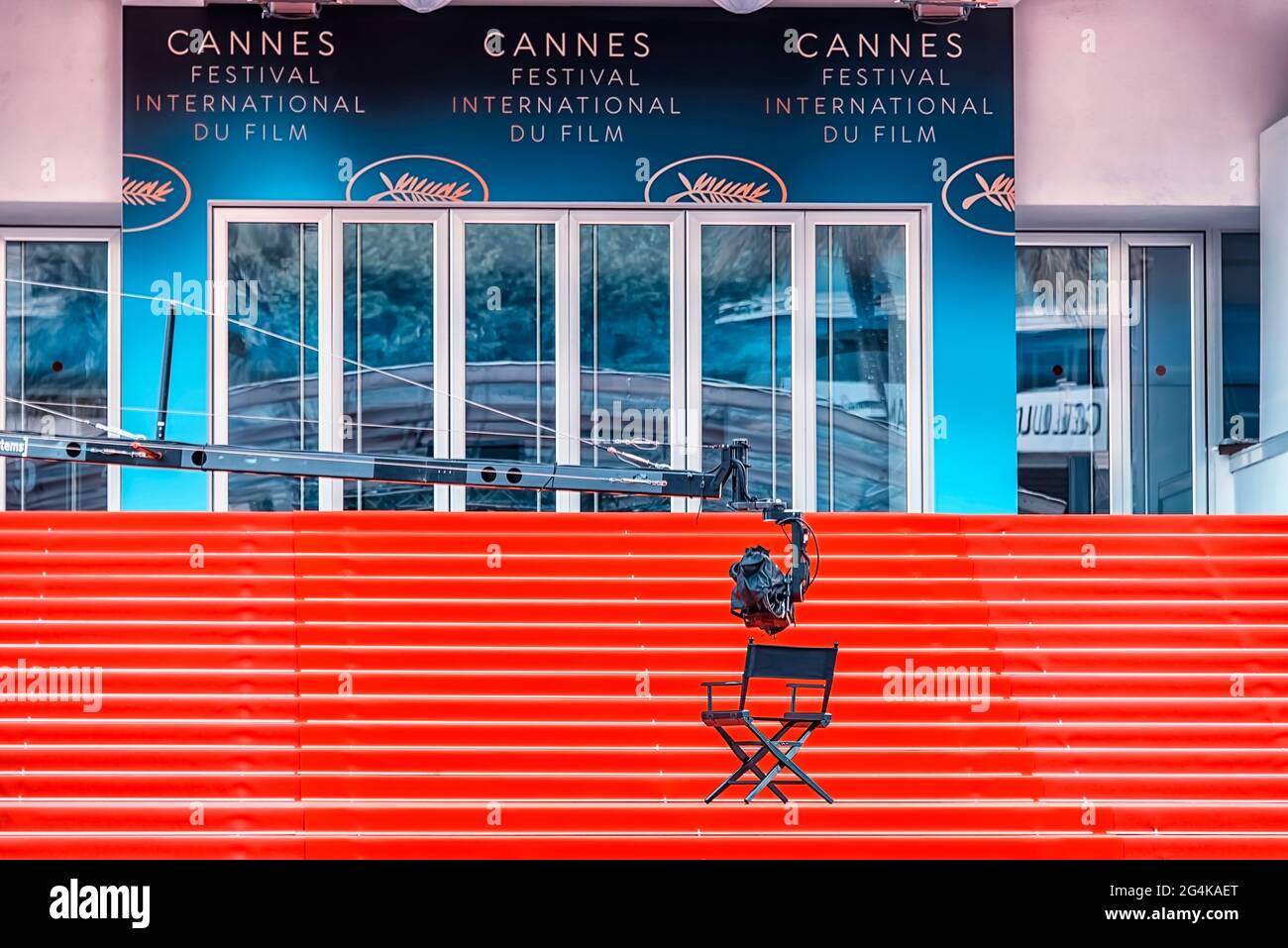 Blick auf den Palais des Festivals mit rotem Teppich bei den Internationalen Filmfestspielen von Cannes Stockfoto