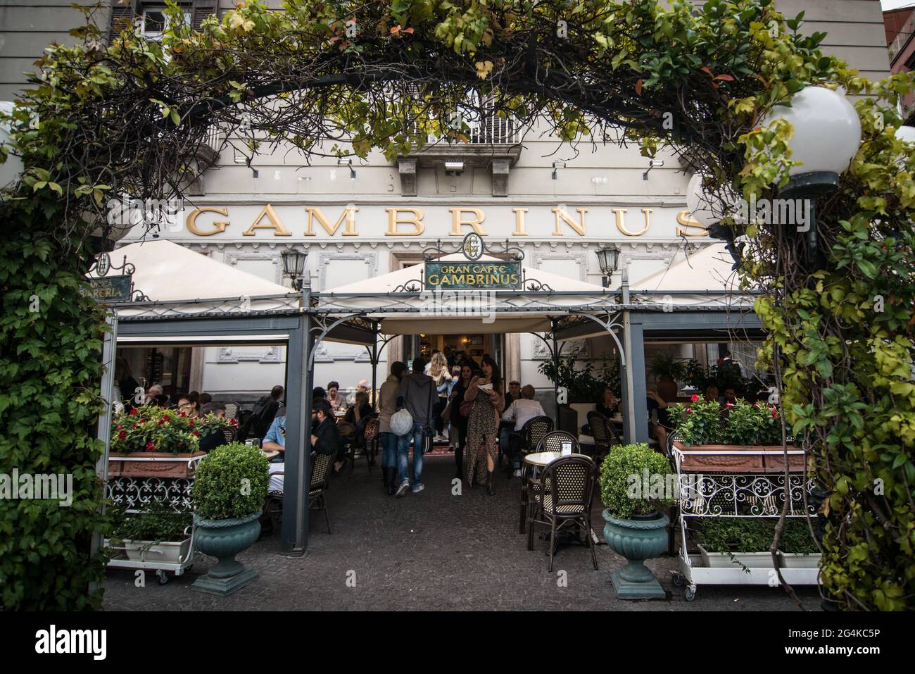 Historisches Cafe Gambrinus, Plebiscito-Platz, Neapel, Kampanien, Italien, Europa Stockfoto