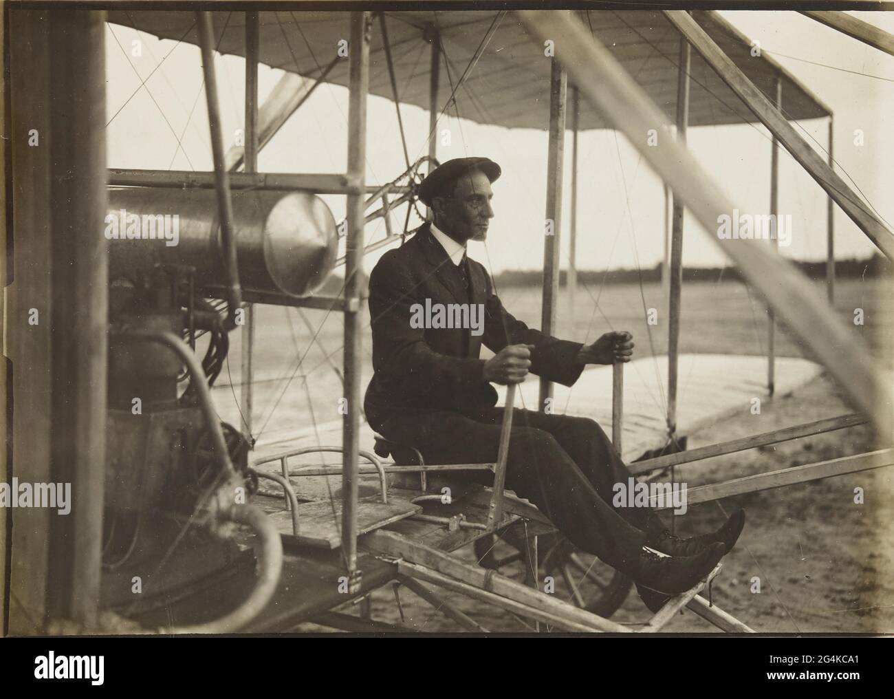 Wilbur Wright im Flyer, 1908. Private Sammlung. Stockfoto