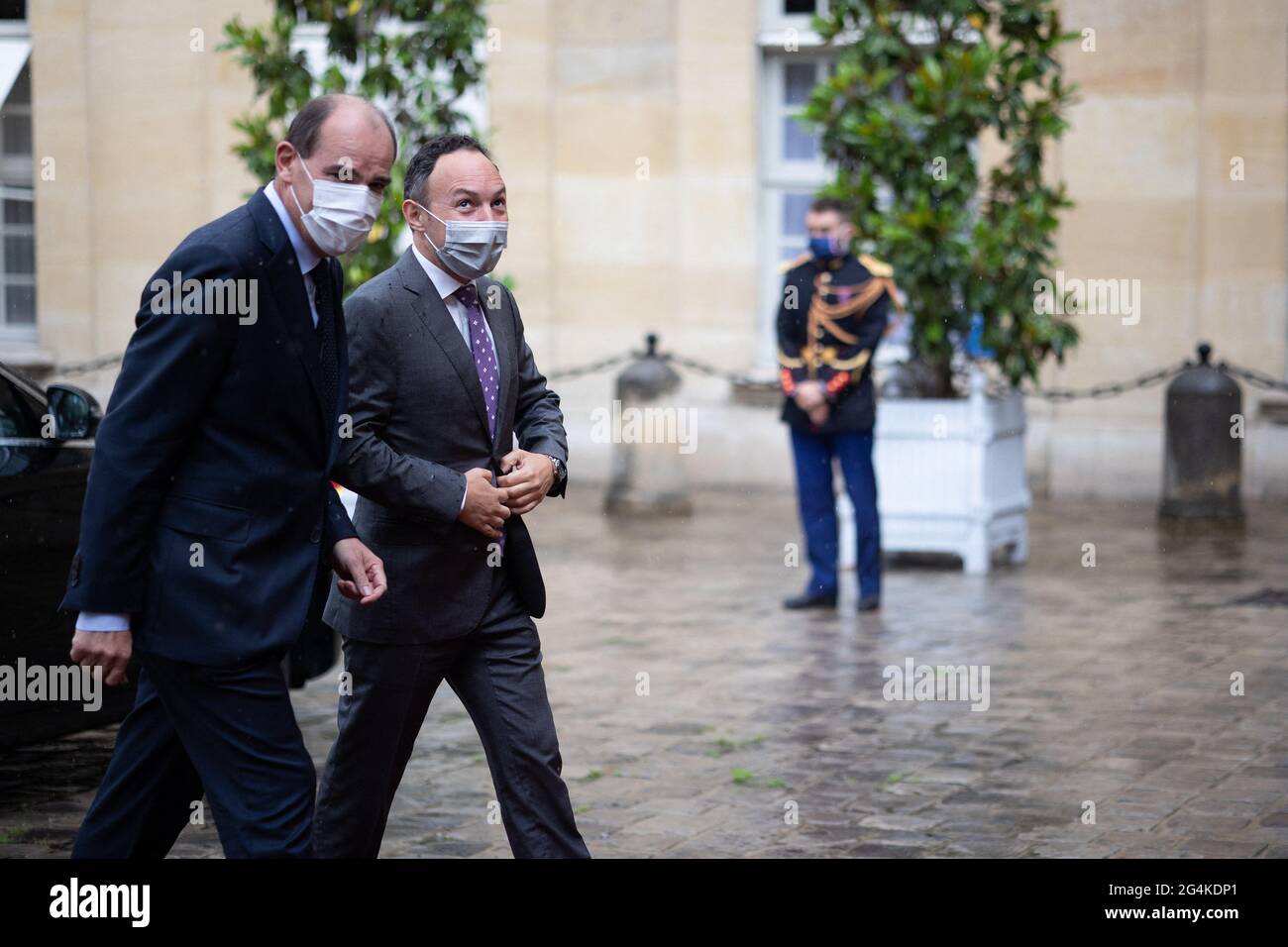 Der französische Premierminister Jean Castex trifft sich am 22 2021. Juni in Matignon in Paris mit dem Regierungschef von Andorra, Xavier Espot Zamora. Foto von Raphael Lafargue/ABACAPRESS.COM Stockfoto