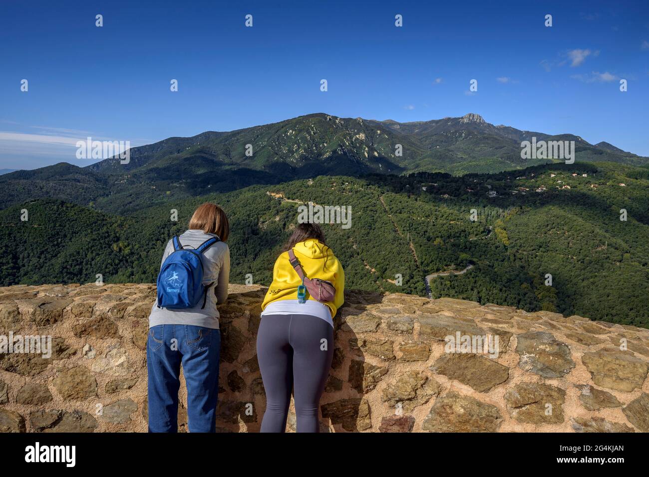 Besuch der Montsoriu Burg. Blick vom Aussichtspunkt des Daches (Arbúcies, Gerona, Katalonien, Spanien) ESP: Visita al castillo de Montsoriu Stockfoto