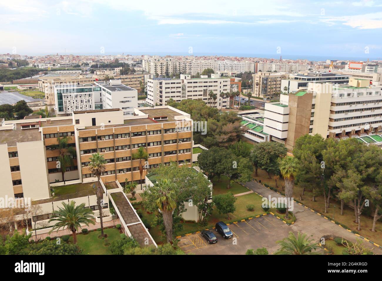 RABAT, MAROKKO - 22. Jan 2020: Moderne Architektur der marokkanischen Ministerien Gebäude im Verwaltungsbezirk Agdal in Rabat, Hauptstadt Stockfoto