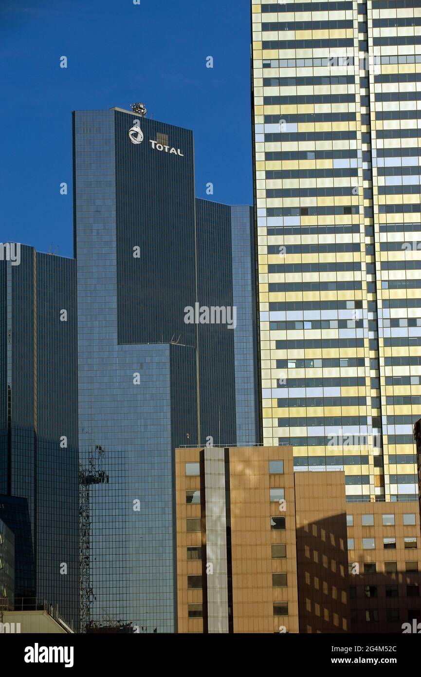 FRANKREICH, HAUTS-DE-SEINE, PUTEAUX, LA DEFENSE, GESCHÄFTSVIERTEL, TOTALER MICHELET-TURM Stockfoto