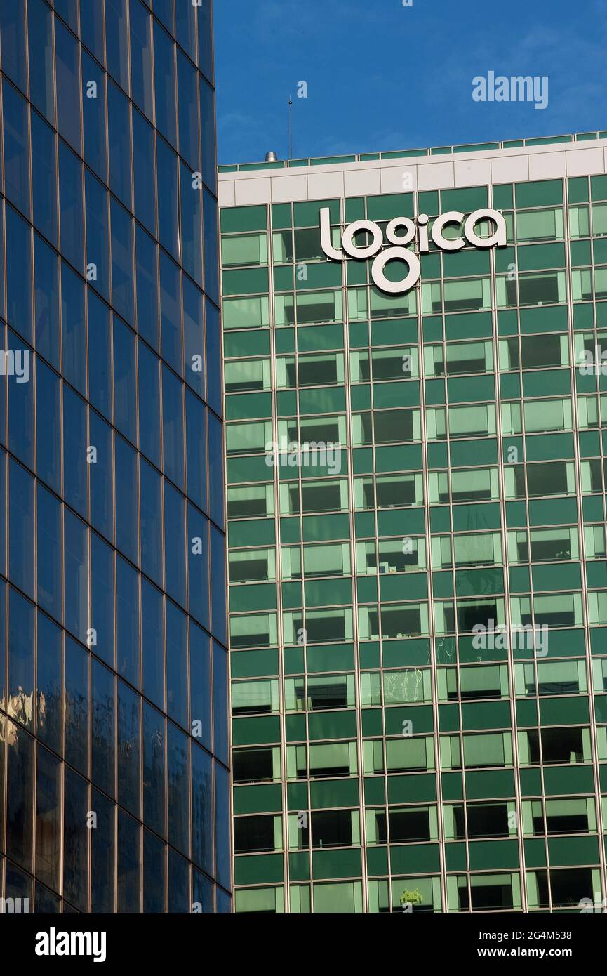 FRANKREICH, HAUTS-DE-SEINE, PUTEAUX, LA DEFENSE, GESCHÄFTSVIERTEL, LOGICA-TURM Stockfoto