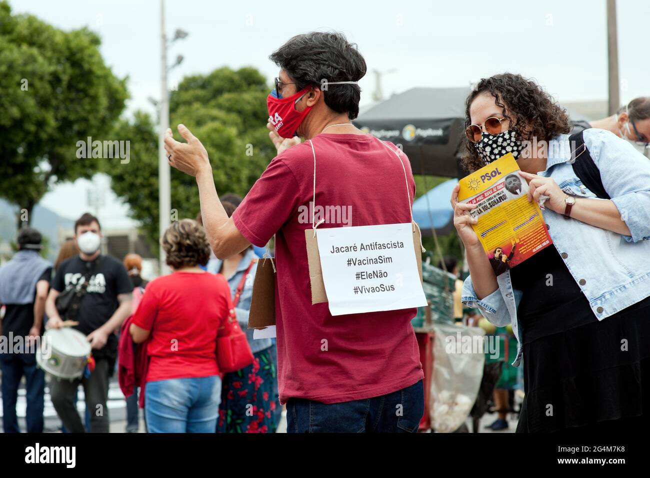 19. Juni 2021: Tausende gingen auf die Straßen von Rio de Janeiro, um gegen die Pandemiereaktion von Jair Bolsonaro zu protestieren, da die Zahl der COVID-Todesopfer über 500,000 liegt. Stockfoto