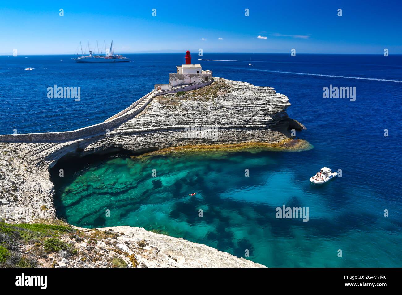 FRANKREICH (2A). KORSIKA, CORSE DU SUD, SÜDLICHES KORSIKA. BONIFACIO, LEUCHTTURM VON MADONETTA.. Stockfoto