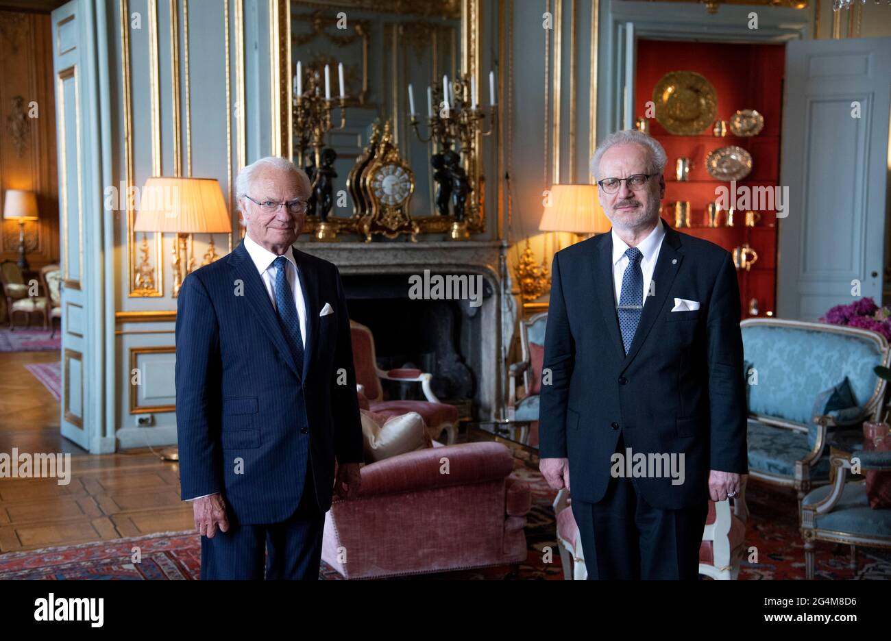 König Carl Gustaf von Schweden empfängt den lettischen Präsidenten Egils Levits am 22. Juni 2021 im Königlichen Palast in Stockholm, Schweden. Foto: Pontus Lundahl / TT / kod 10050 Stockfoto