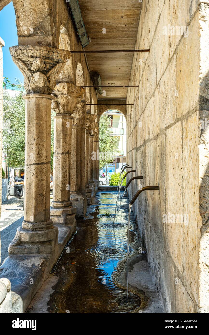 Die 'Fontana Fraterna' ist eine öffentliche Quelle der Stadt Isernia, von der sie als Symbol gilt. Isernia, Molise, Italien, Europa Stockfoto