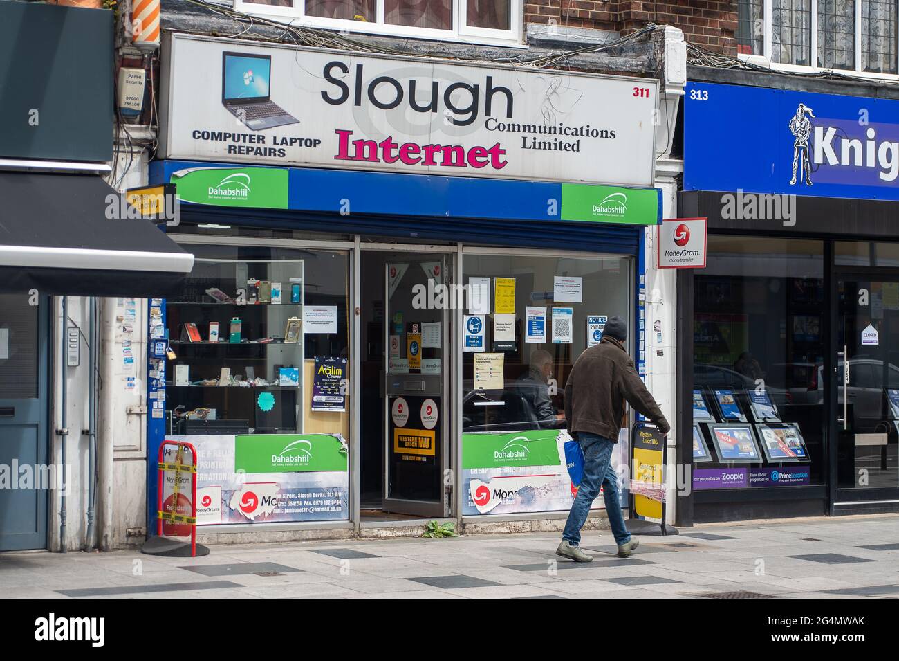 Slough, berkshire, Großbritannien. Juni 2021. Aufgrund der Verbreitung der indischen Variante Covid-19 finden Surge-Tests in Slough statt. Kredit: Alamy Live Nachrichten Stockfoto