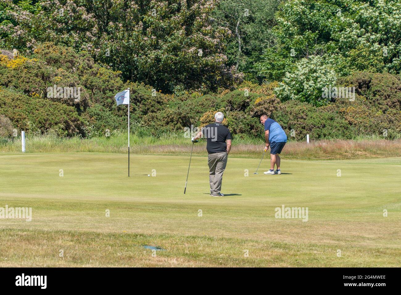 Montrose, Angus, Schottland, Großbritannien, 22. Juni 2021: In dieser Woche findet die PGA Europro Tour - The Eagle Orchid Scottish Masters - im Montrose Golf Links statt. Spielen auf dem fünftältesten Golfplatz der Welt. (Kurs 1562) heute nahmen die Profis an der Pro-am-Veranstaltung Teil, mit dem Hauptturnier, das morgen beginnt, mit dem ersten Abschlag um 0630 Uhr, werden die Profis um einen Anteil des £49,235 Preisfonds spielen. (Credit-Barry Nixon/Alamy Live News) Stockfoto