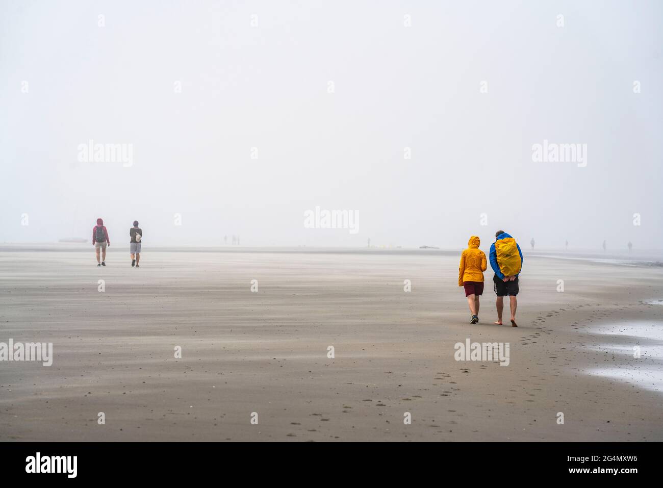 Nordsee Insel Langeoog, Frühsommer, kurz nach den ersten Lockerungen des Lockdowns in der Corona Aufstieg, Nebel Wetter, noch recht wenig Touristen am St Stockfoto