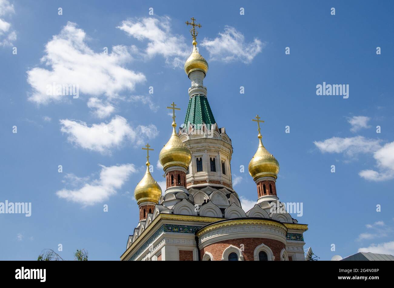 Der prachtvolle russisch-orthodoxe St.-Nikolaus-Dom befindet sich im dritten Bezirk von Wien, im Herzen des Diplomatenviertels der Stadt. Stockfoto