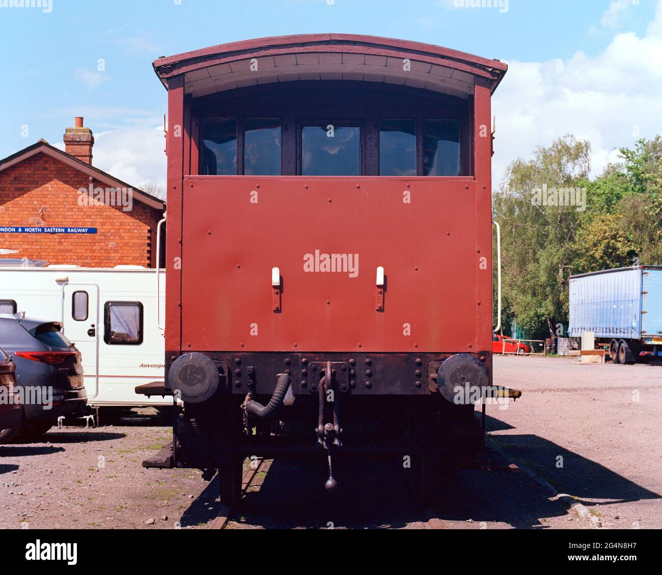 Loughborough, Großbritannien - 29. Mai 2021: Ein Bremsvan auf dem Abstellgleis von Quorn und Woodhouse Station. Stockfoto