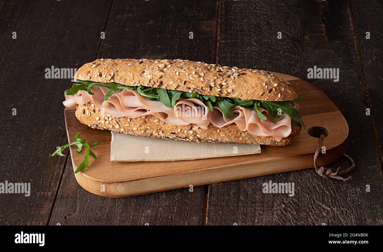 Sandwich brötchen mortadella Fotos und Bildmaterial in hoher Auflösung Alamy