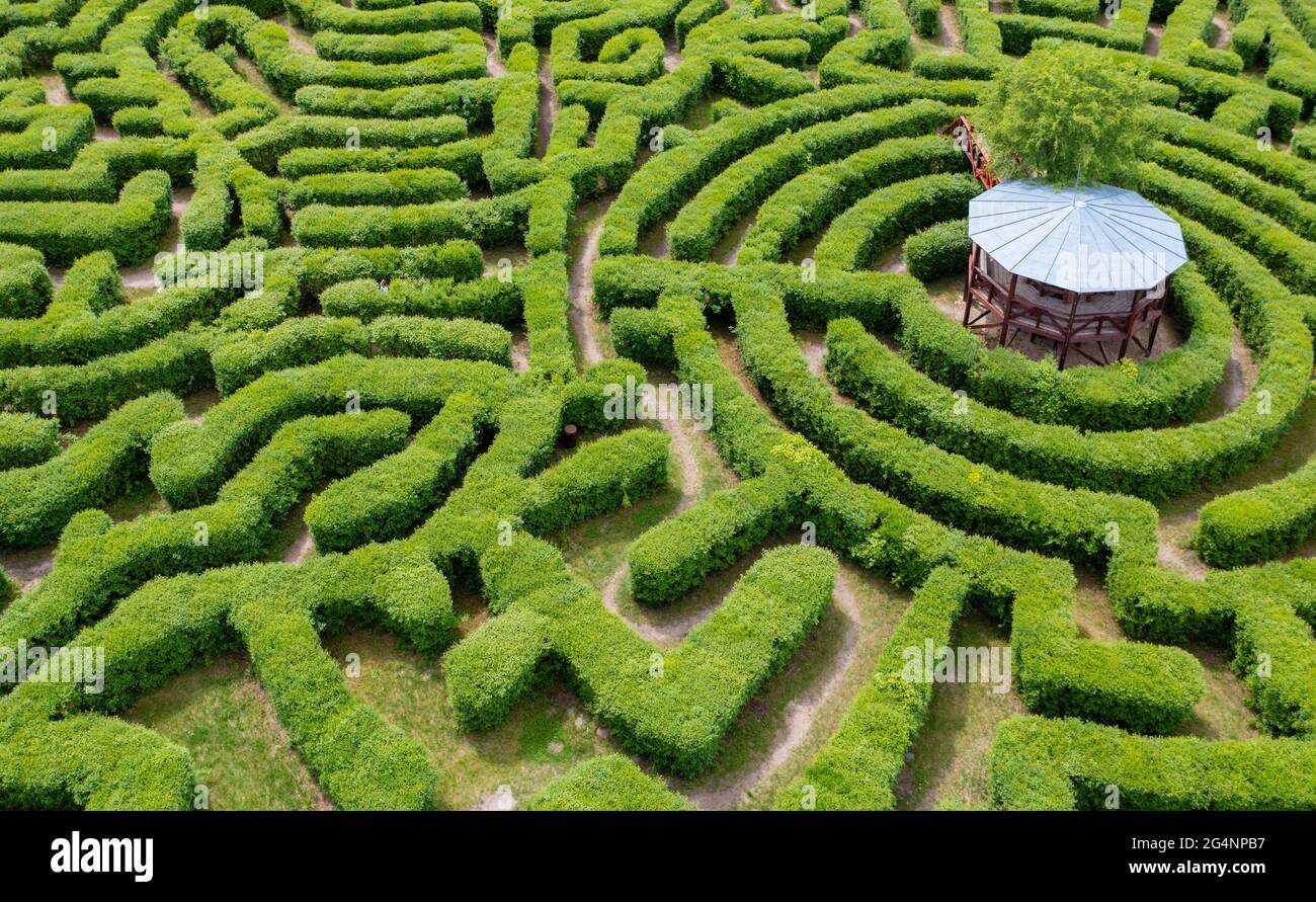 Labyrinth aerial view -Fotos und -Bildmaterial in hoher Auflösung – Alamy