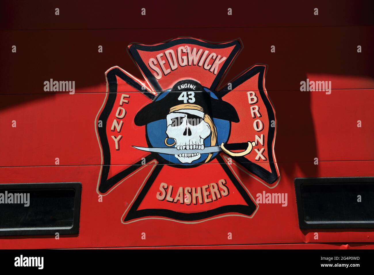 Logo an der Tür des Feuerwehrhauses, Bronx, New York Stockfoto