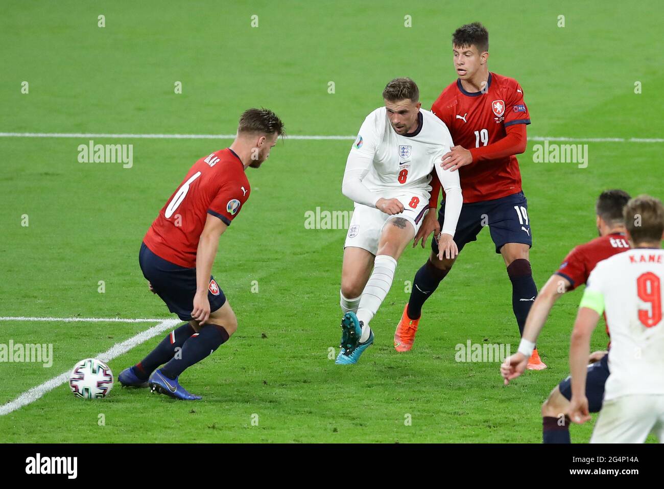 London, England, 22. Juni 2021. Jordan Henderson aus England erzählt den Ball ins Netz, bevor er während des UEFA-Europameisterschaftsspiel im Wembley-Stadion in London nicht ins abseits gelassen wurde. Bildnachweis sollte lauten: David Klein / Sportimage Stockfoto