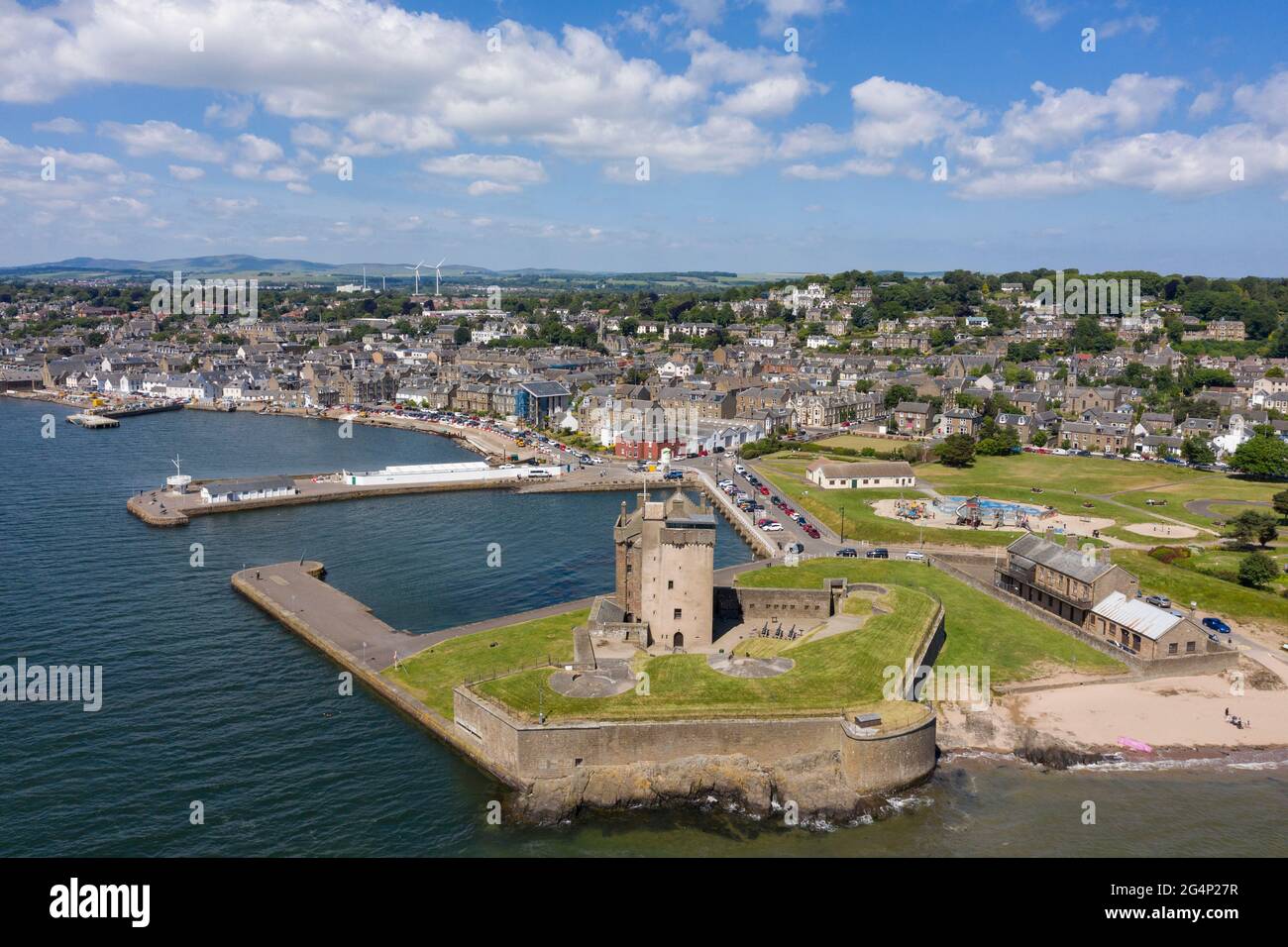 Luftaufnahme von Broughty Ferry und Broughty Castle, Schottland. Stockfoto