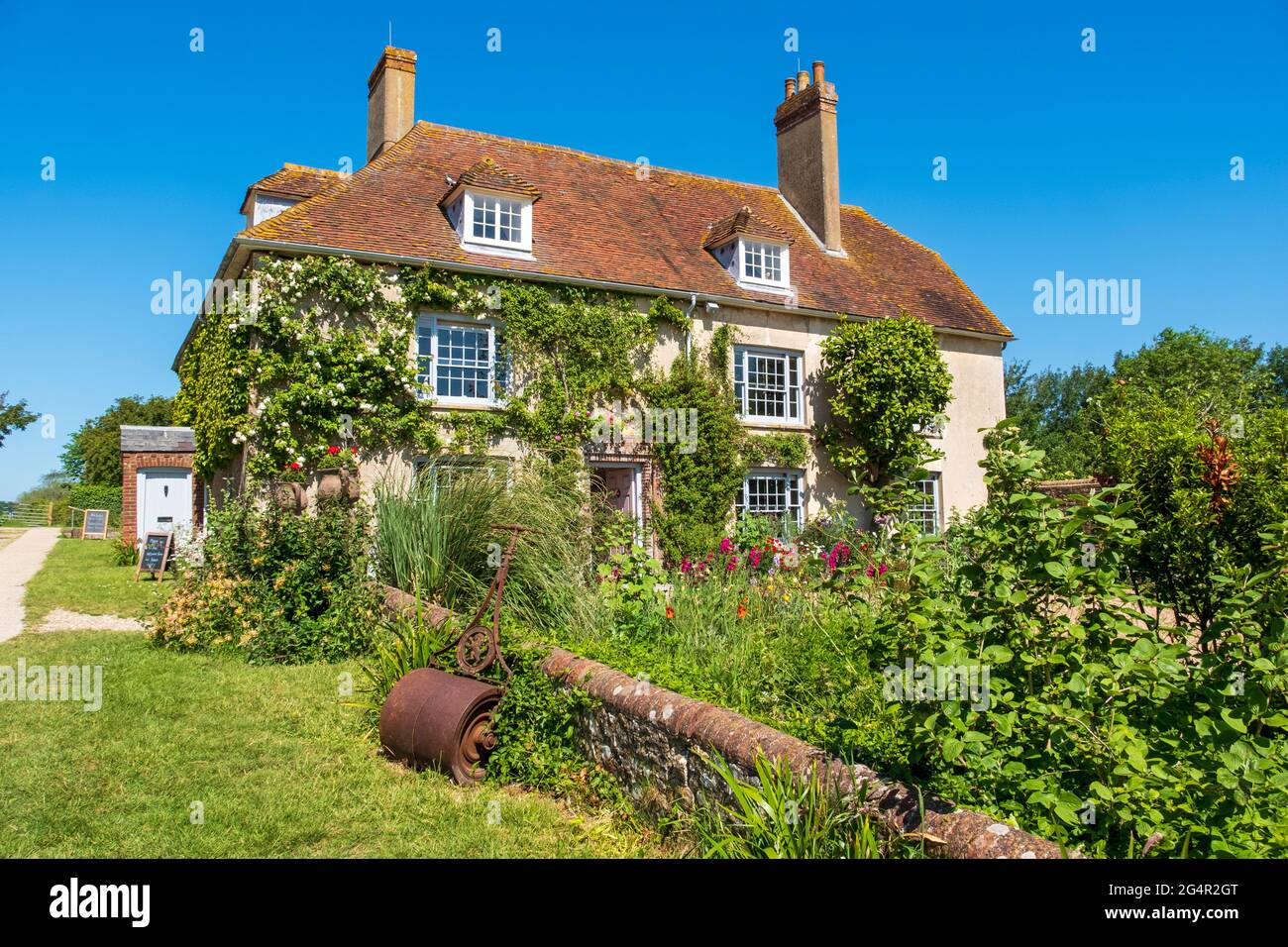 Charleston Farmhouse, die East Sussex Heimat von Bloomsbury-Gruppenkünstlern, Vanessa Bell und Duncan Grant, West Firle, South Downs, Großbritannien Stockfoto