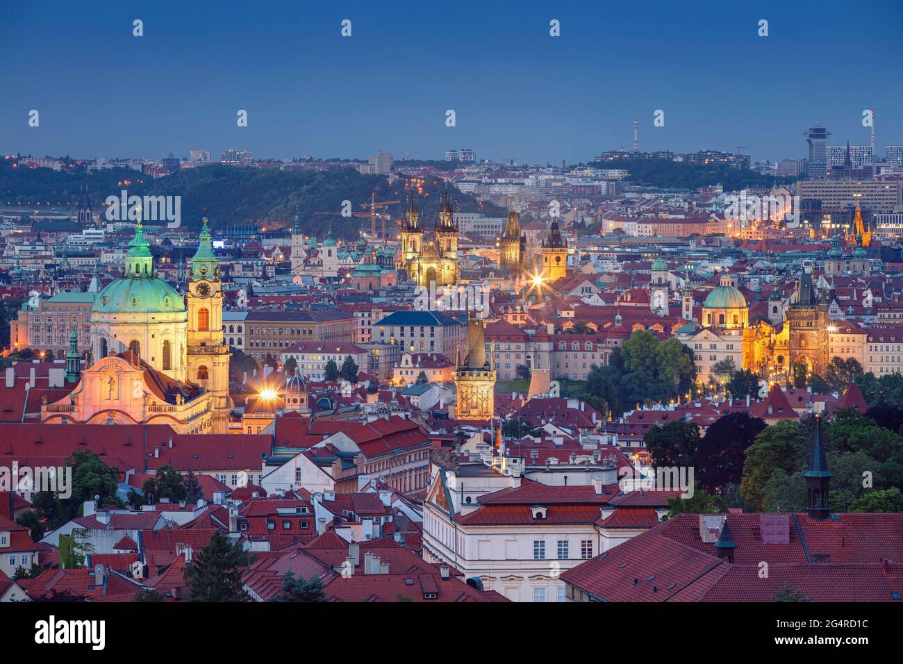 Prager Altstadt. Luftbild von Prag, Hauptstadt der Tschechischen Republik mit der Kirche unserer Lieben Frau vor Tyn, Altstädter Brückenturm und P Stockfoto