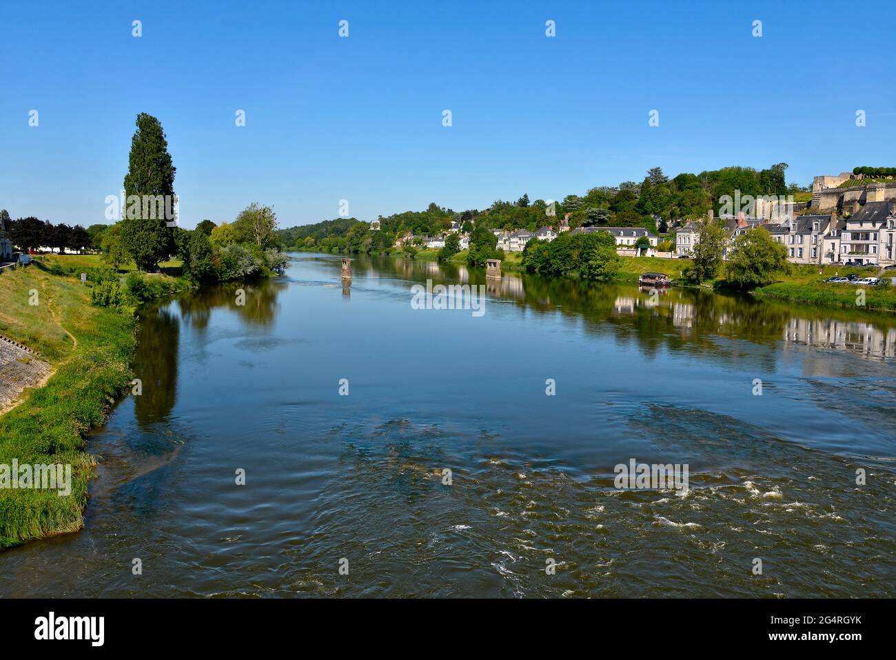 Fluss Loire in Amboise, eine Gemeinde, die für ihr herrliches Schloss bekannt ist, im Département Indre-et-Loire in Zentralfrankreich. Stockfoto