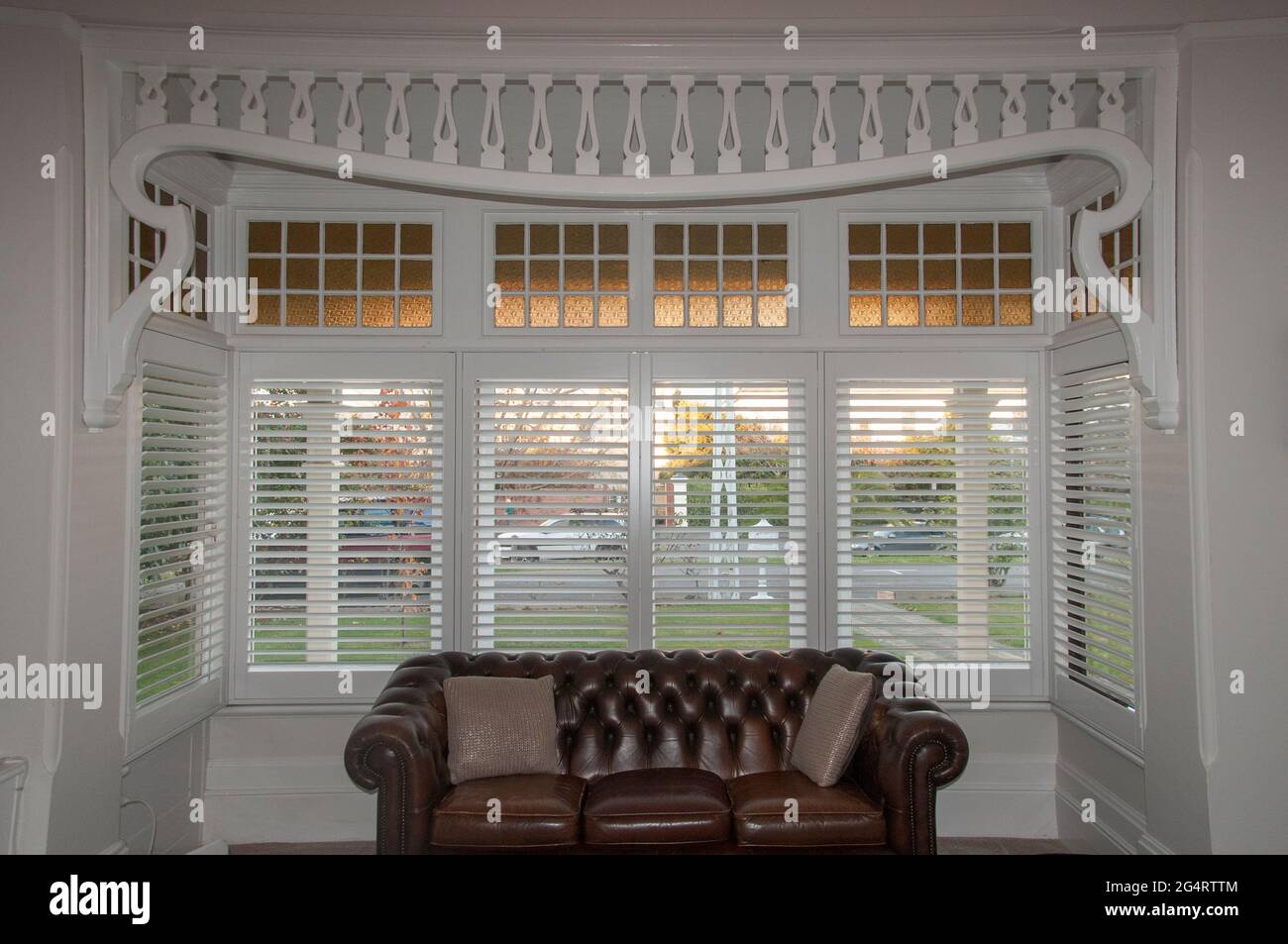 Historische Architektur in East Launceston, Tasmanien - im Wohnzimmer Erkerfenster eines spätviktorianischen Herrenhauses. Stockfoto Historische Architektur in East Launceston, Tasmanien - im Wohnzimmer Erkerfenster eines spätviktorianischen Herrenhauses. Stockfoto