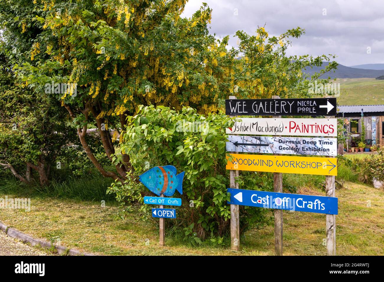 DURNESS SUTHERLAND SCOTLAND DAS BALNAKEIL CRAFT VILLAGE WEIST AUF DIE VERSCHIEDENEN GESCHÄFTE HIN Stockfoto