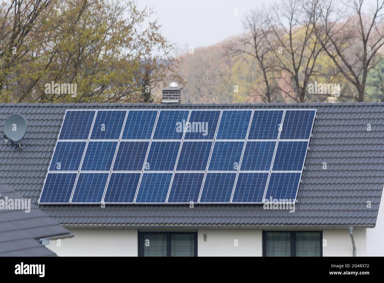 Anordnung einer Anlage für die Produktion von Solarenergie Stockfoto