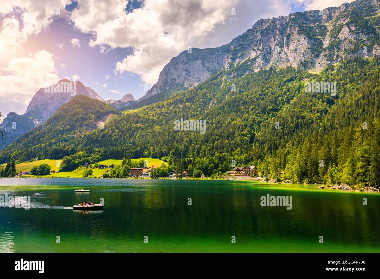 Hintersee wunderschöne Landschaft mit Bergen und türkisfarbenem Wasser am Hintersee. Lage: Resort Ramsau, Nationalpark Berchtesgadener Land, Obere Stockfoto