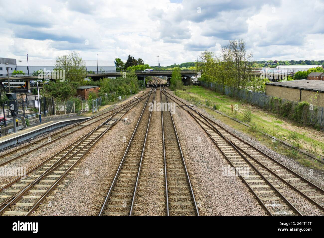 Bahngleise in Richtung Osten vom Bahnhof Lincoln unter der Pelham Bridge 2021 Stockfoto