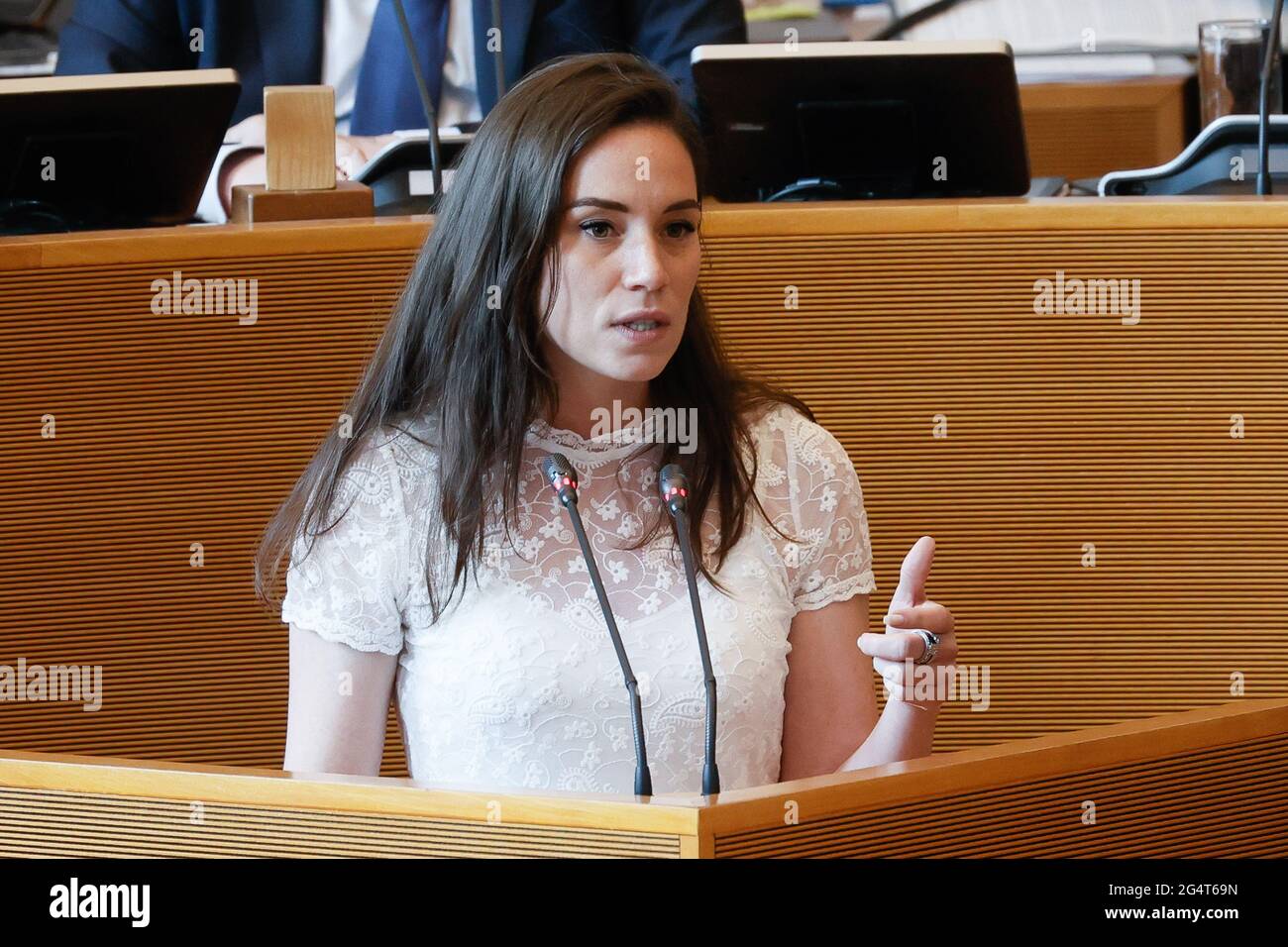 Rachel Sobry VON MR. Während einer Plenarsitzung des wallonischen Parlaments in Namur, Mittwoch, den 23. Juni 2021. BELGA FOTO BRUNO FAHY Stockfoto