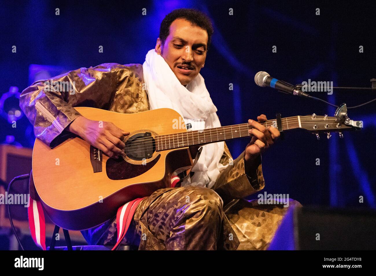 Segrate Mailand Italien. 22. Juni 2021. Der nigrische Sänger/Songwriter und Gitarrist BOMBINO spielt live im Circolo Magnolia mit dem italienischen Gitarristen Adriano Viterbini Stockfoto