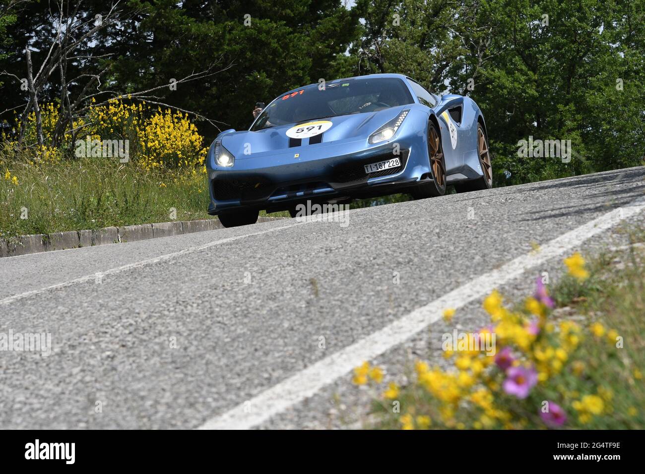 Panzano in Chianti, Italien 18. juni 2021: Unbekannt fährt einen Ferrari 488 Pista 2020 während des Ferrari Tribute Mille Miglia 2021. Italien Stockfoto