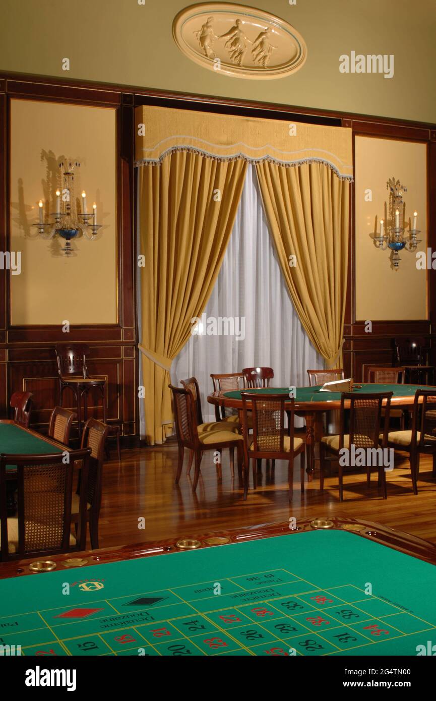 Italien, Sanremo, Casino Municipale Sanremo, Innenraum des Casinos mit Spieltischen Foto © Sandro Michahelles/Sintesi/Alamy Stock Photo Stockfoto