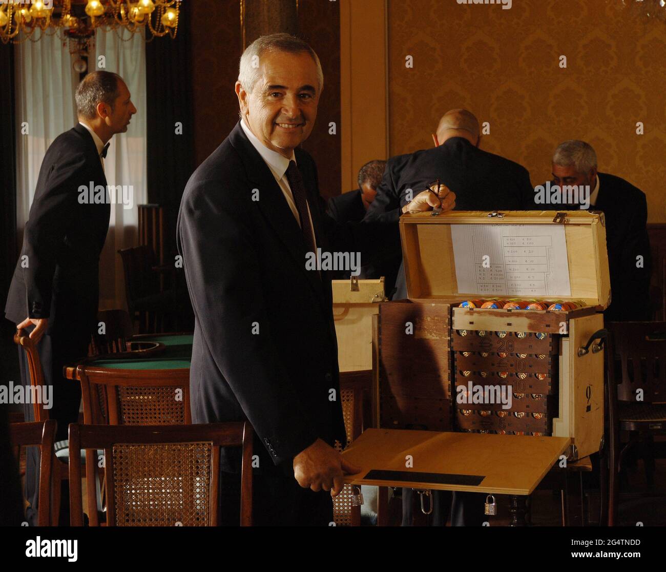Italien,Sanremo, Casino Municipale Sanremo, Croupiers Portrait Photo © Sandro Michahelles/Sintesi/Alamy Stock Photo Stockfoto