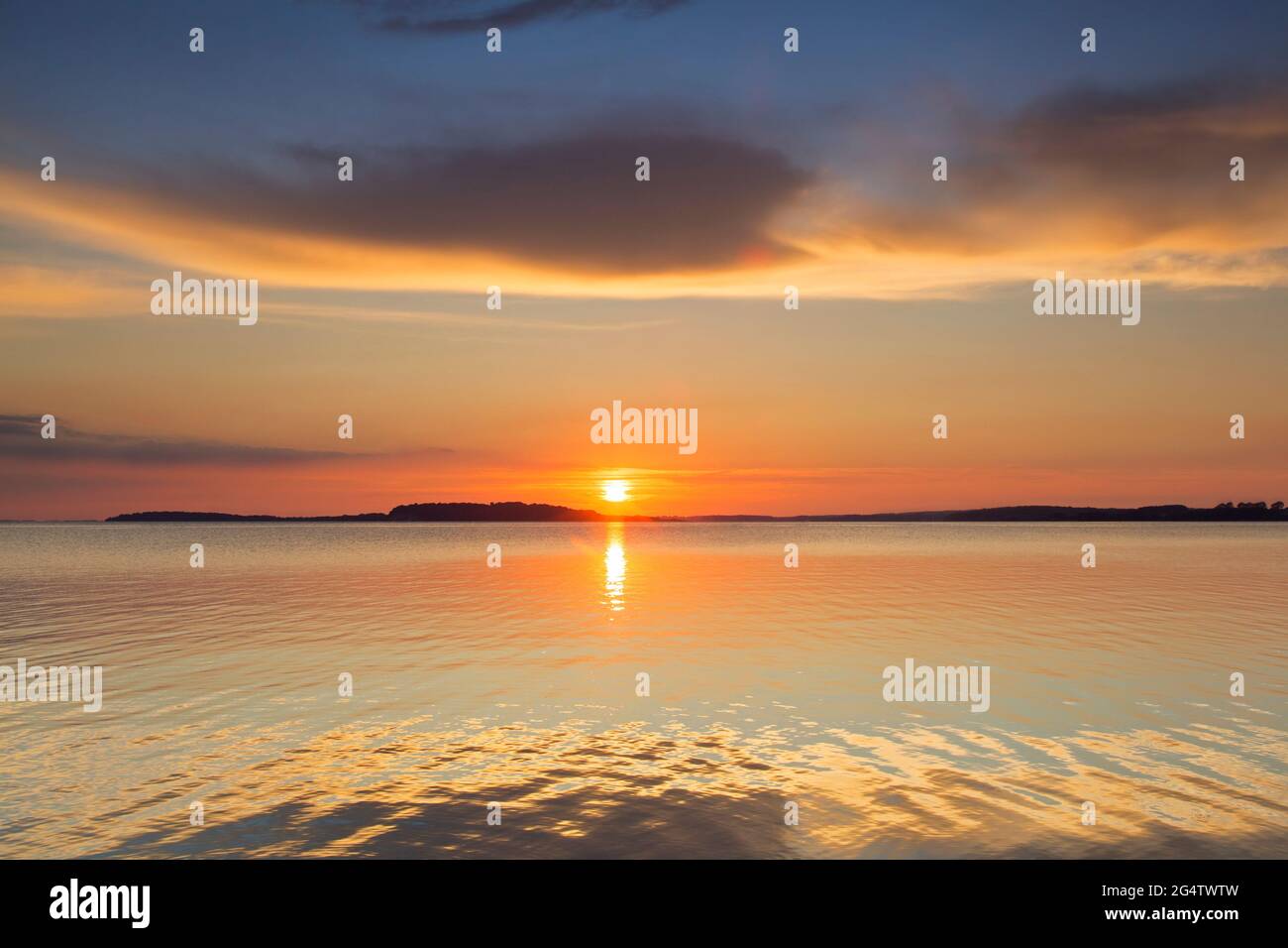Sonnenuntergang über der Ostsee von der pommerschen Insel Rügen / Rügen, Mecklenburg-Vorpommern / Mecklenburg Vorpommern, Deutschland Stockfoto