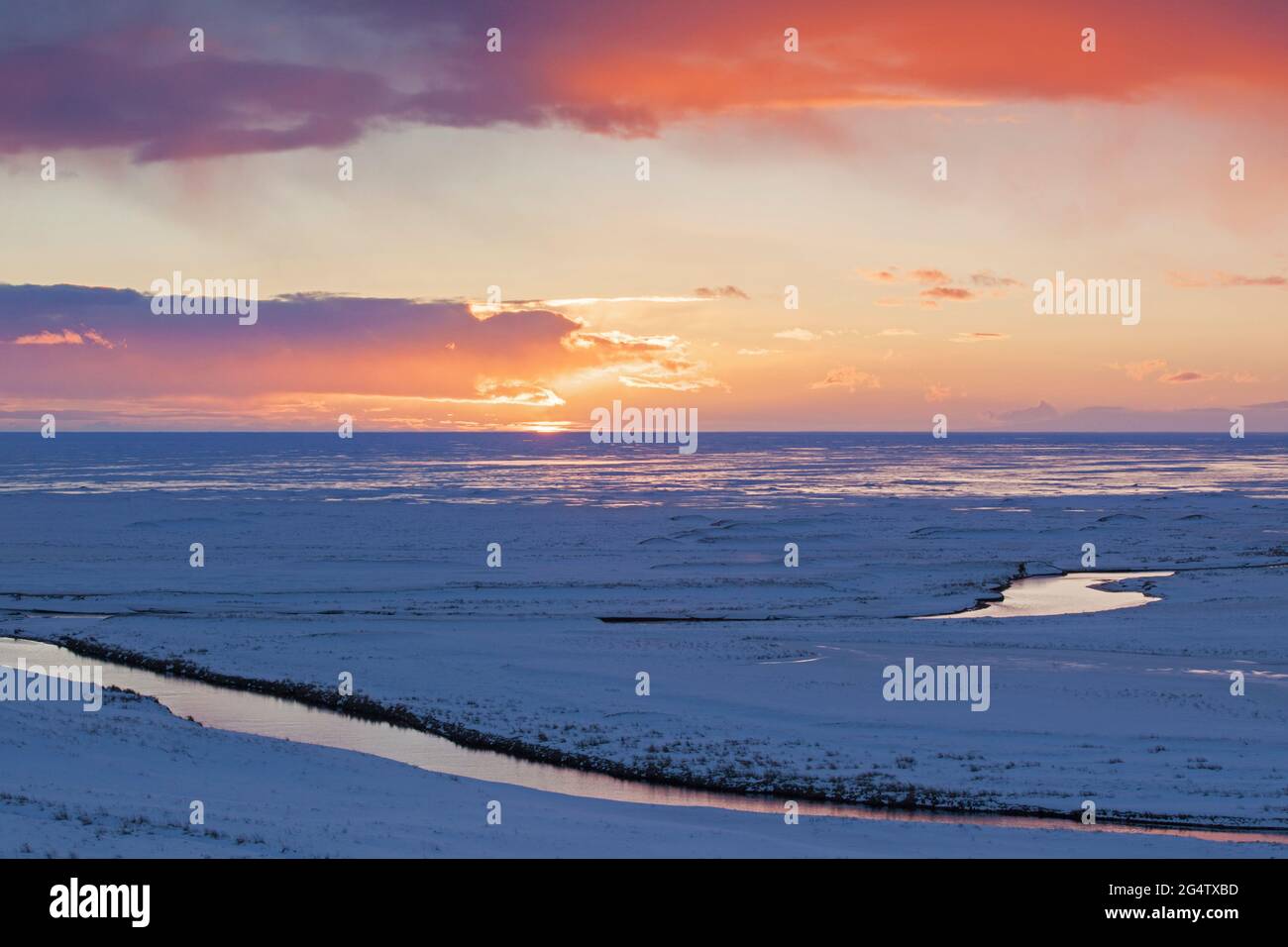 Sonnenuntergang über der Küste von Öræfasveit / Öræfi / Oraefi im Winter, Austur-Skaftafellssýsla, Island Stockfoto